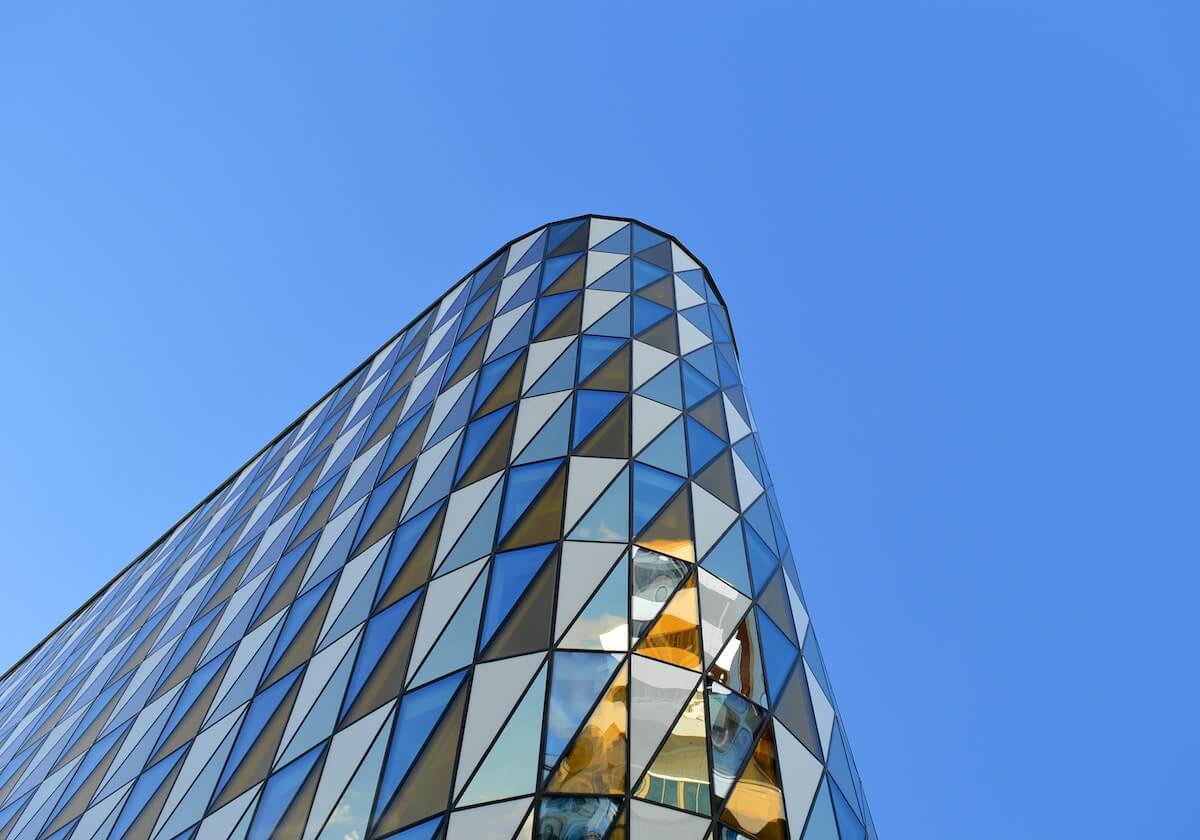 随着巴萨2-1绝杀赫罗纳,塞维利亚1-3马洛卡,西甲最新积分榜出炉