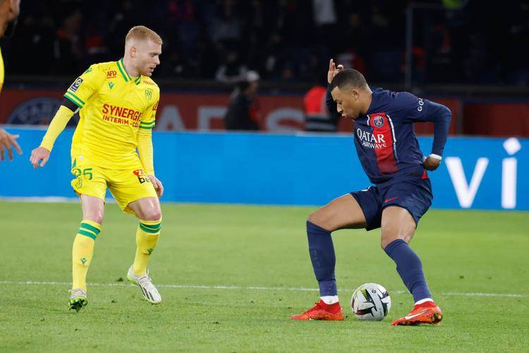 法甲激战:巴黎FC主场迎战南特,保级战火一触即发